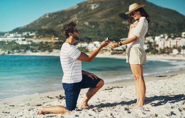 ビーチでのプロポーズ