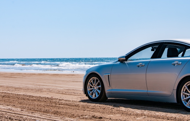 千里浜なぎさドライブウェイに停めた車