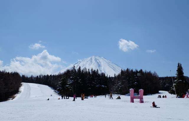 富士山が見えるふじてんリゾートのゲレンデ