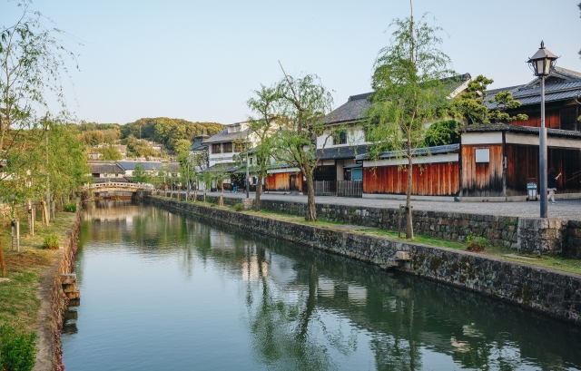 倉敷美観地区の川沿いの風景