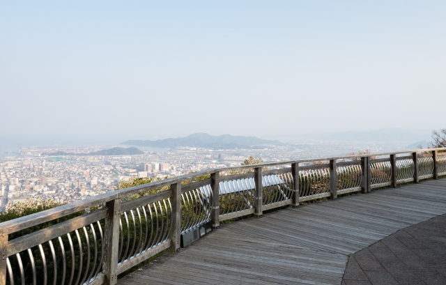 眉山公園から街を臨む眺め
