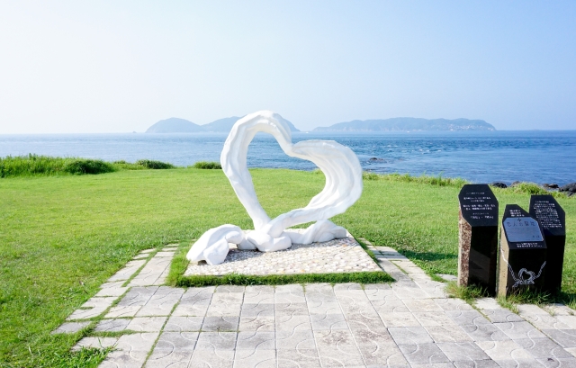波戸岬にあるハート型の白いオブジェ