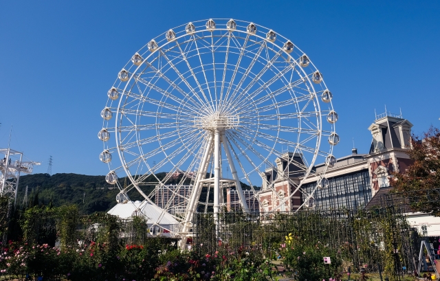 ハウステンボスにあるアートガーデンの白い観覧車