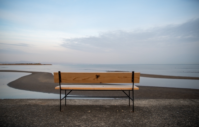 真玉海岸のベンチ