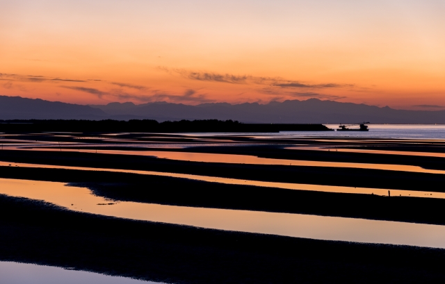 夕暮れ時の真玉海岸