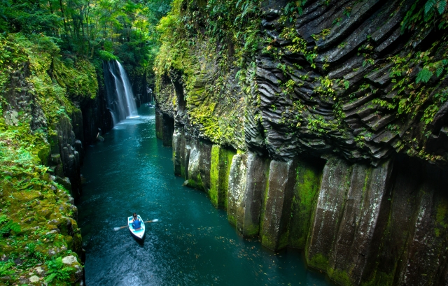 高千穂峡を見下ろす光景