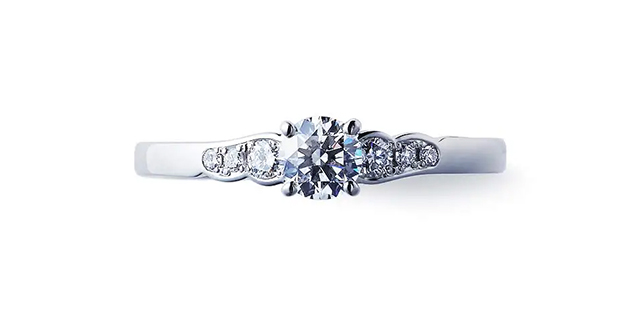NIWAKAの婚約指輪 花麗(はなうらら)