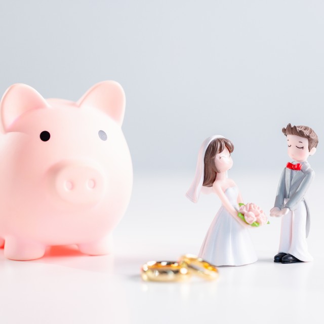 貯金箱とカップル