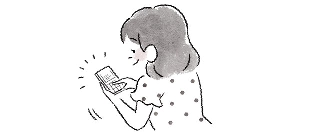 メールで結婚を報告する女性