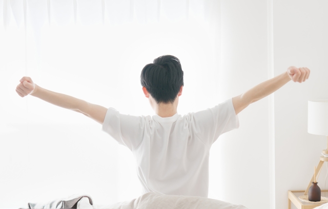 起床した男性