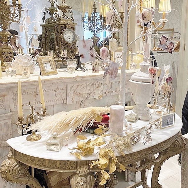 ドライフラワーを使った白基調のウェルカムスペース