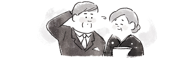 照れる父親とほほ笑む母親