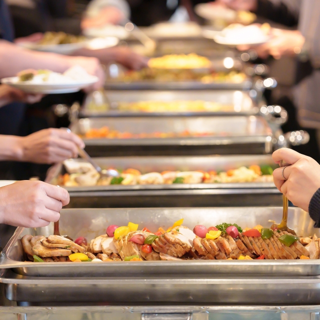ビュッフェ形式の披露宴