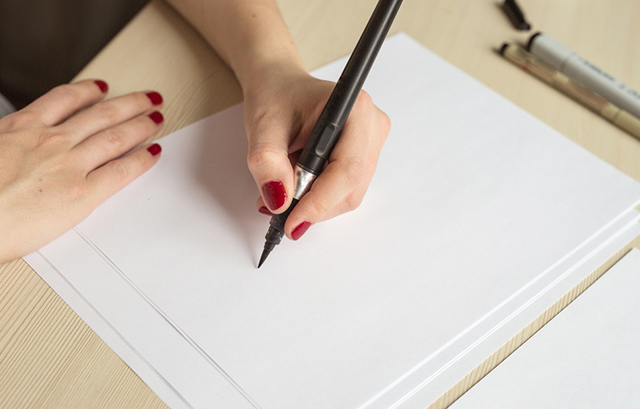 手書きする様子