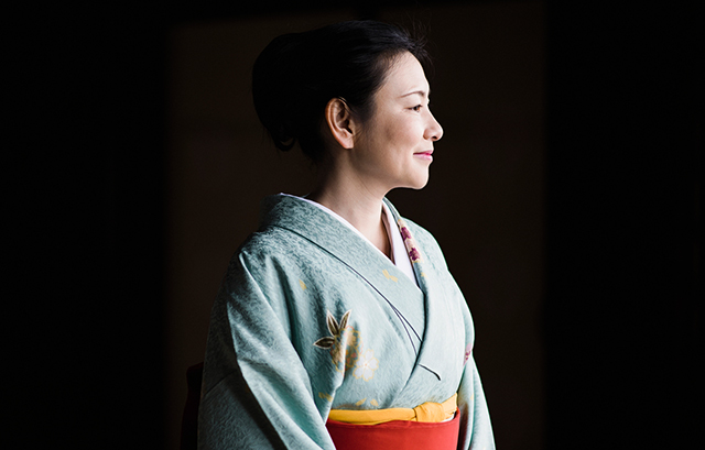 訪問着を着た女性