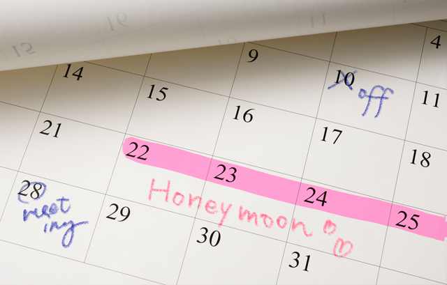 ハネムーンの日取りが書かれたカレンダー