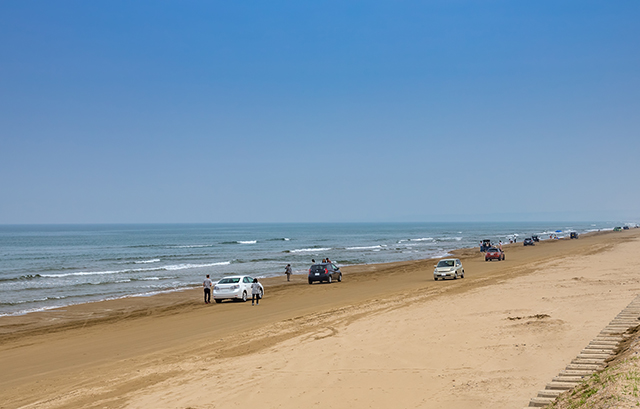 砂浜を車で走れる千里浜海岸