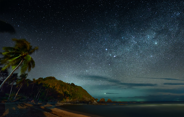 夜の海と星空