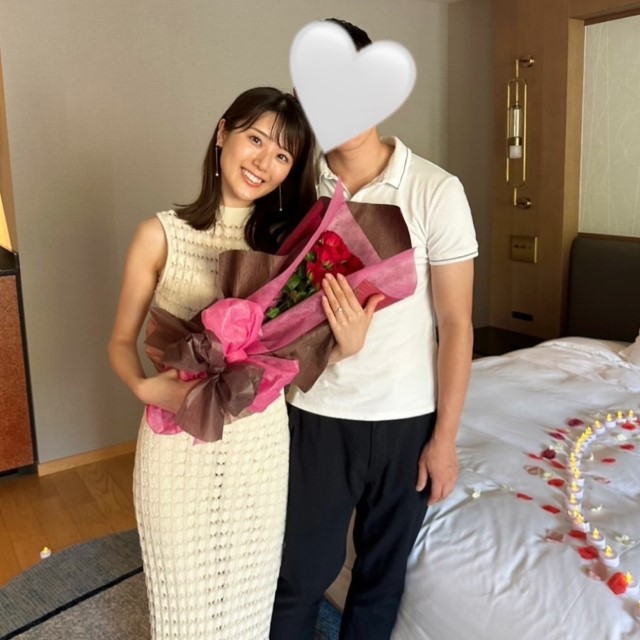 バラの花束でプロポーズ