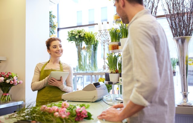 事前に花屋さんを訪れる人