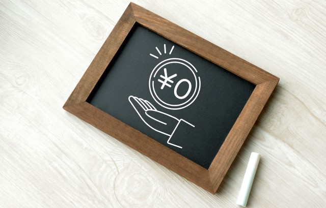 「ゼロ」と書かれたボード