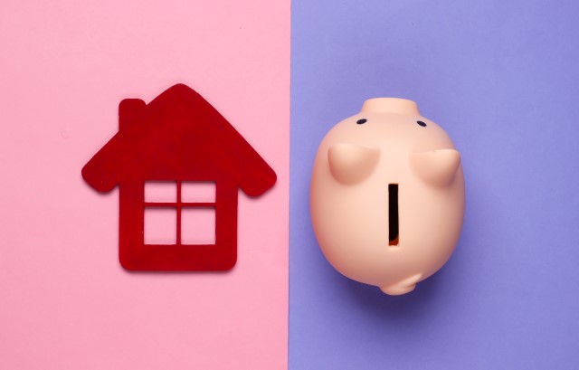 家と貯金箱