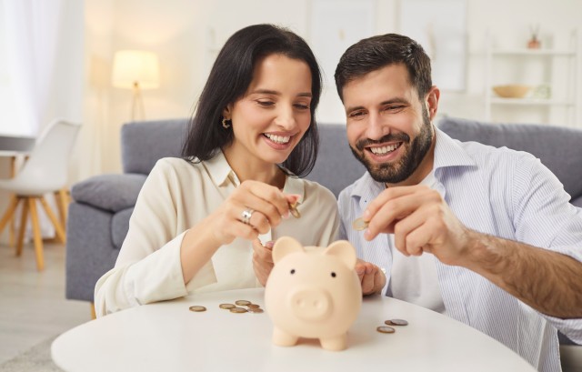 決まった額を出し合うカップル