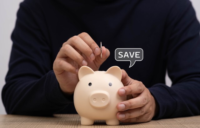 お金を貯金する