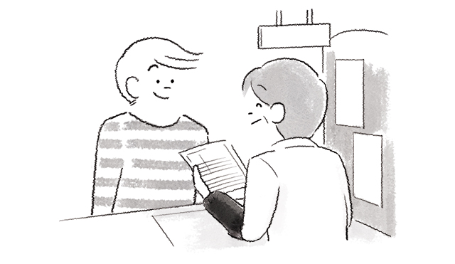 役所で手続きをする様子