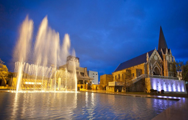 ベルヴィ郡山館　チャペル横プールでの噴水ショー