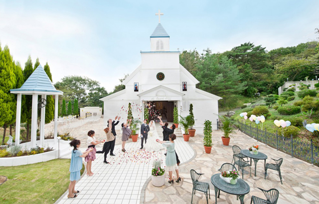 ハワイアンズホテルウェディング　フラワーシャワー