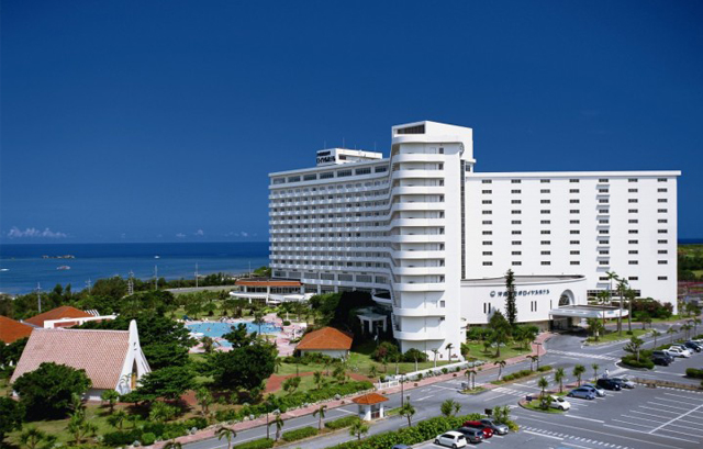 Royal Hotel 沖縄残波岬　外観