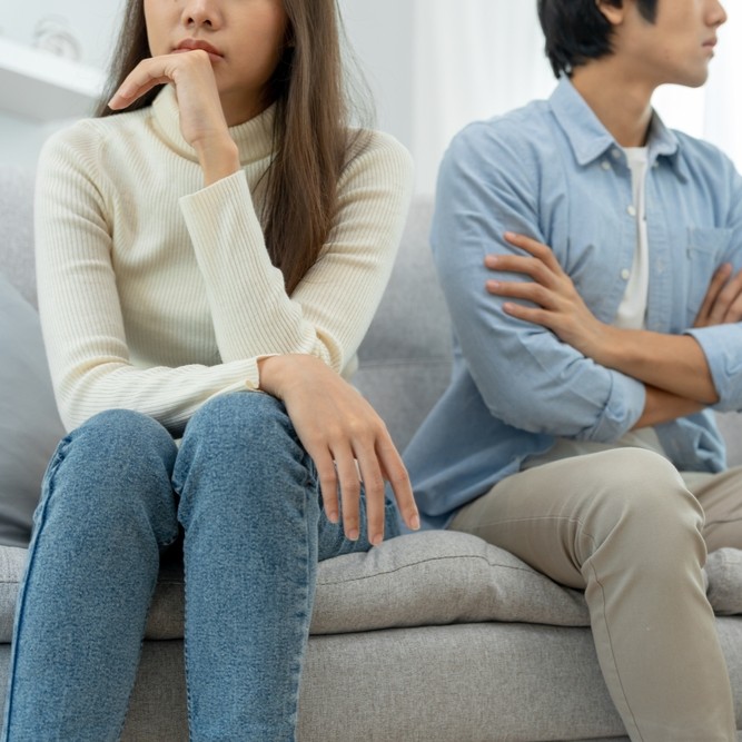 ケンカをするカップル