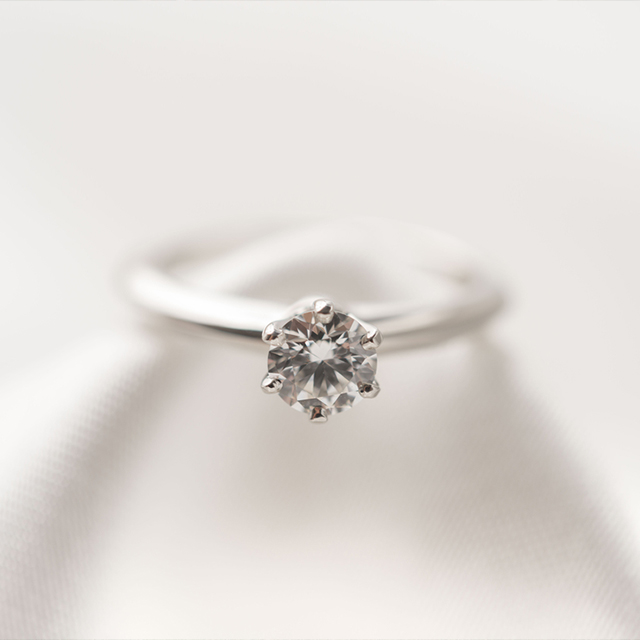 1粒ダイヤモンドの婚約指輪