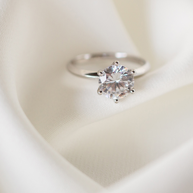 婚約指輪を注文した後でもデザインやダイヤモンド、刻印は変更できるの 