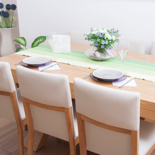 自宅のダイニングテーブル