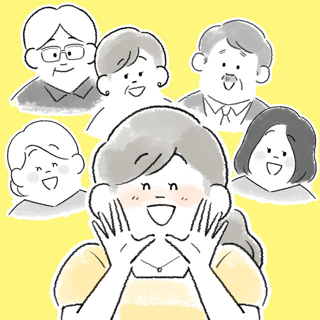 笑顔で報告する女性
