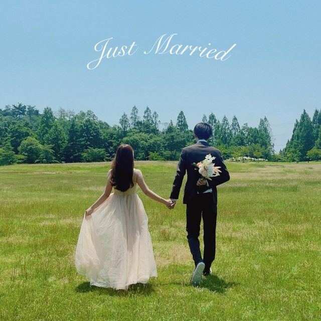 ドレスアップした入籍フォト