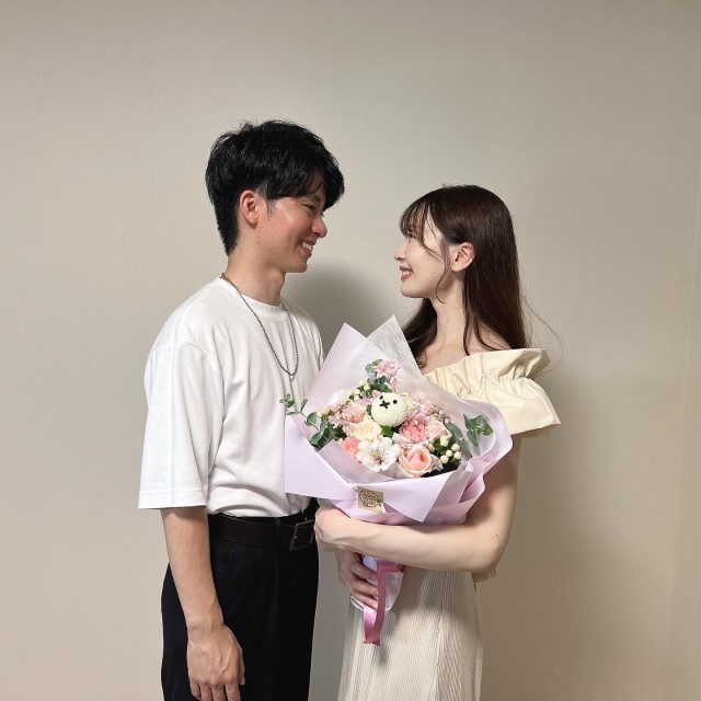 私服の入籍フォト