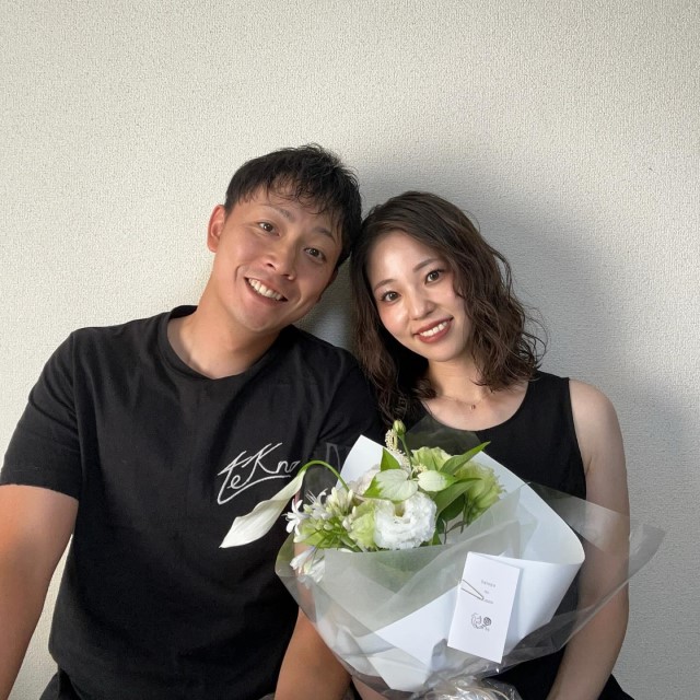 私服の入籍フォト