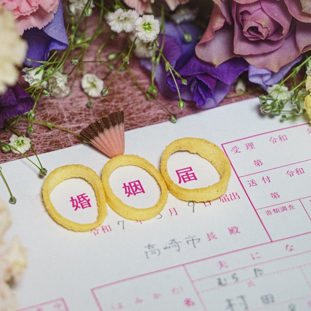 ユニークな婚姻届フォト