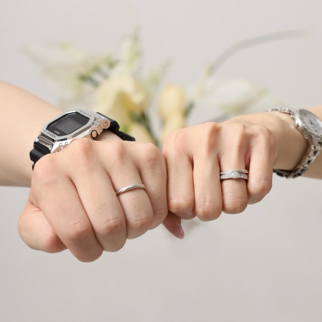 指輪が映った入籍フォト