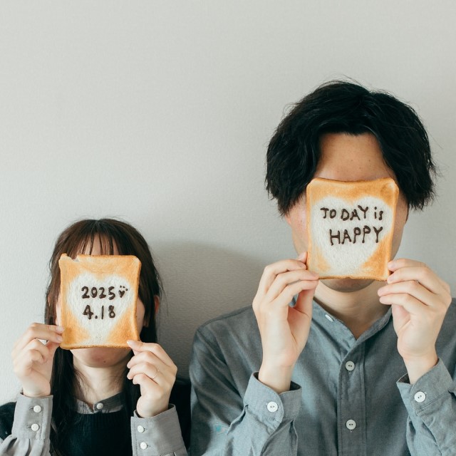 食パンを使った入籍フォト