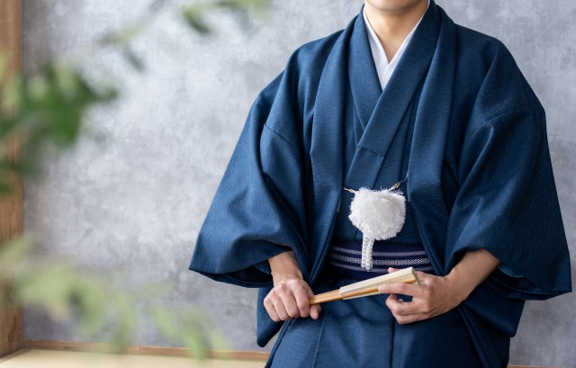 和装の男性