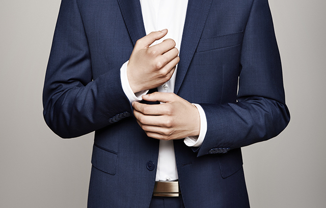 ネイビーのスーツ