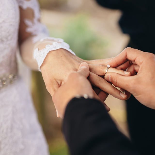 教会式以外でも指輪交換はするの しない場合はいつから指輪をつける 結婚ラジオ 結婚スタイルマガジン