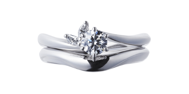 NIWAKA のセットリング　婚約指輪　月彩（つきさい）結婚指輪　月の雫（つきのしずく）