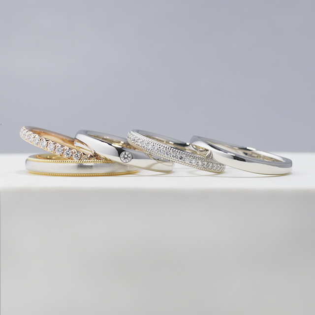 ダイヤのついたデザインなど5種類の結婚指輪