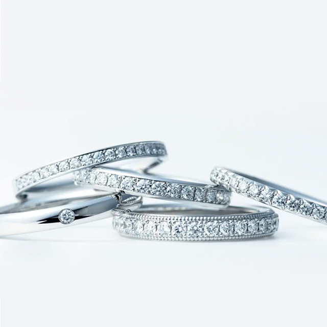 ダイヤモンドが入ったデザインの結婚指輪