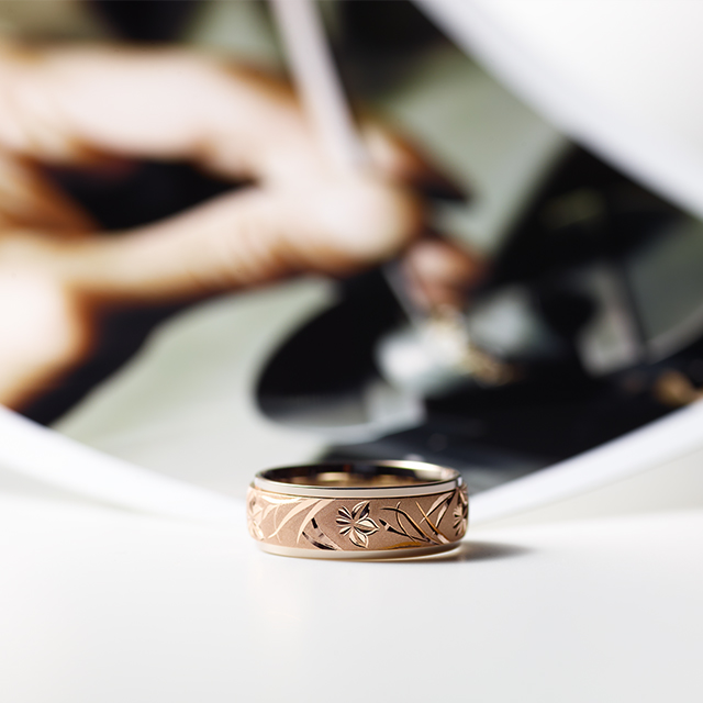 彫刻デザインの結婚指輪